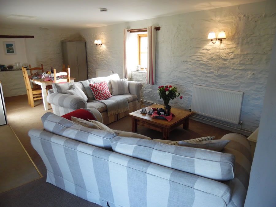 Primrose holiday cottages in Cornwall